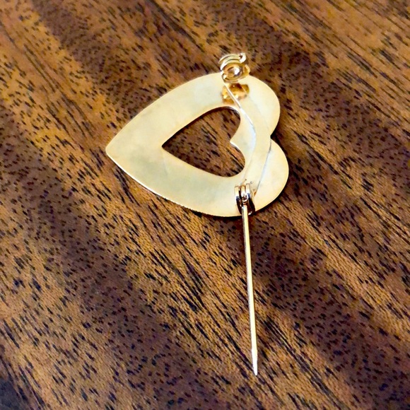 pink and gold tone enamel heart pin - Picture 7 of 8